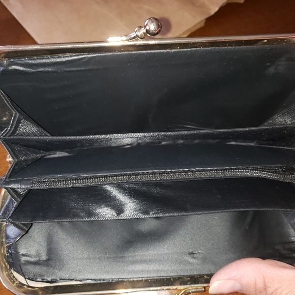 Black Gold Plated Heart Wallet - Picture 4 of 6